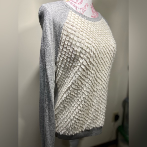 Ann Taylor Grey Cream Textured Wool Sweater size S - Picture 5 of 8